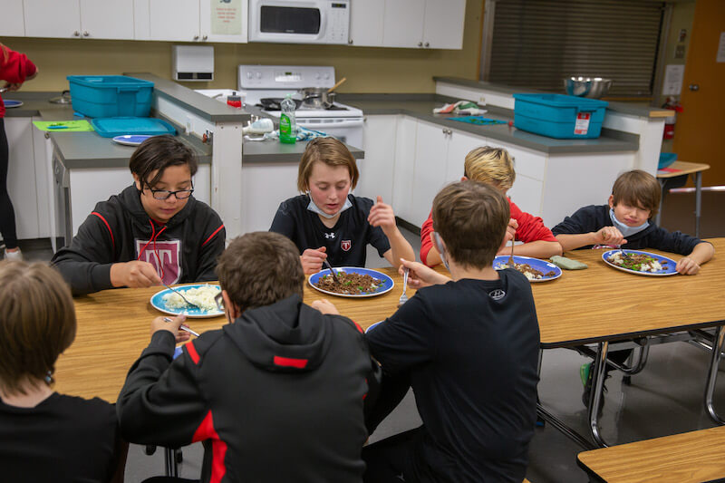 kids eating lunch at Tanbridge Academy